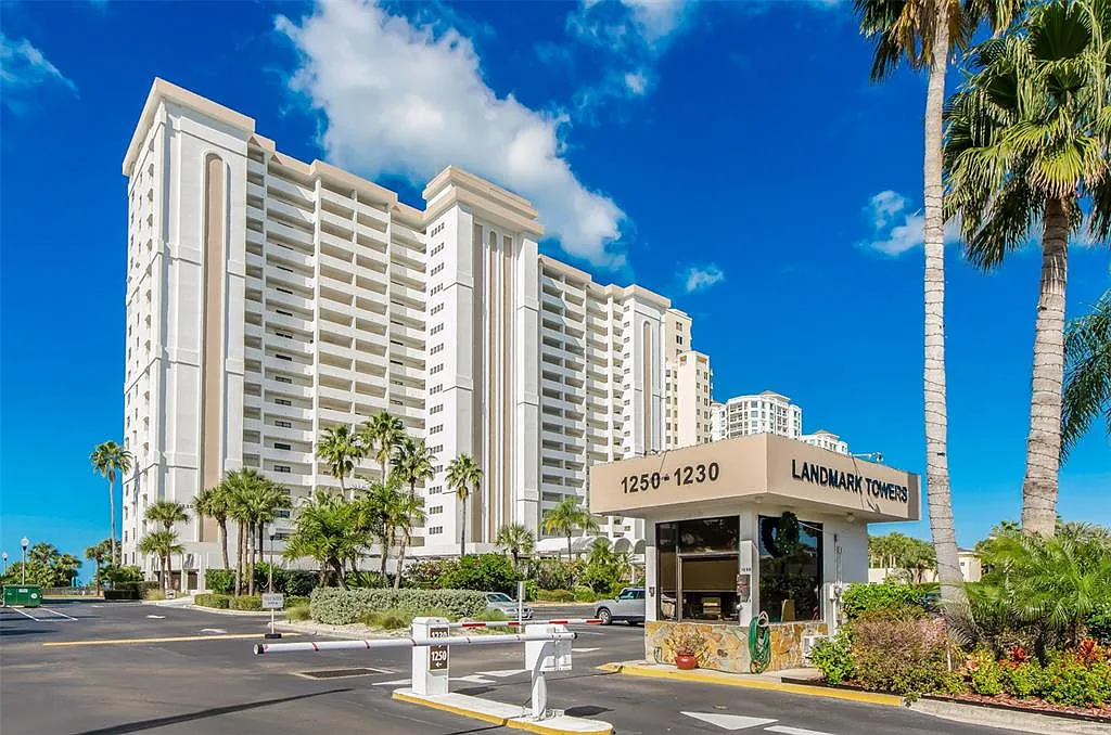 1 bed, 1.5 bath, 869 sqft, $2,500 — Photo 1