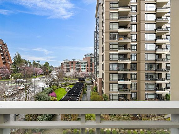 5th image of 751 Fairfield Rd #405