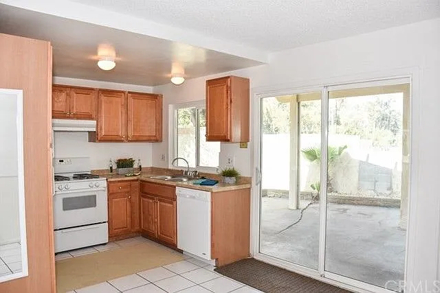 5025 Kensington Way — Photo 4