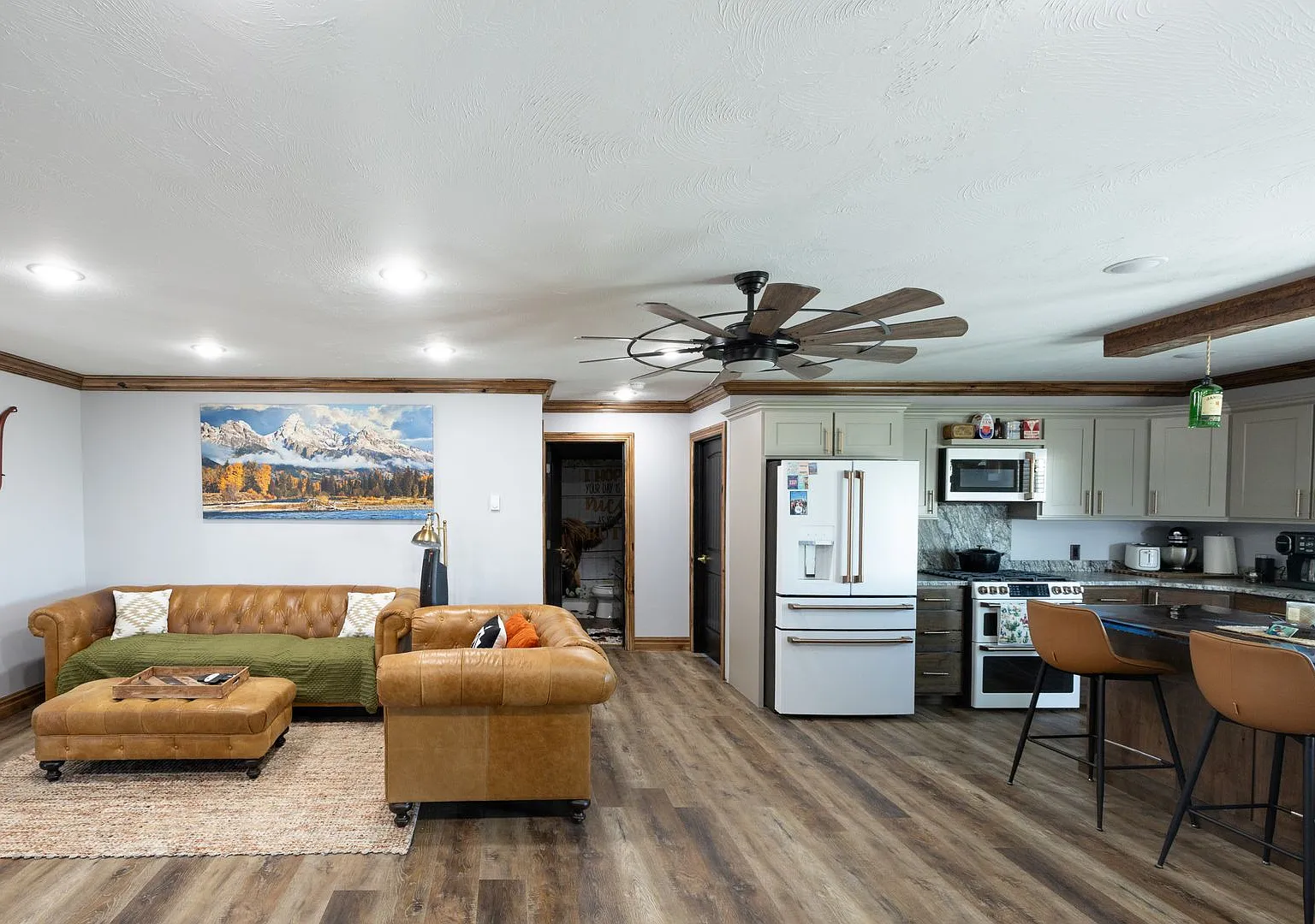 Custom 3 Bed 2 Bath Home In Teton - Utilities Included (Besides Internet) — Photo 4