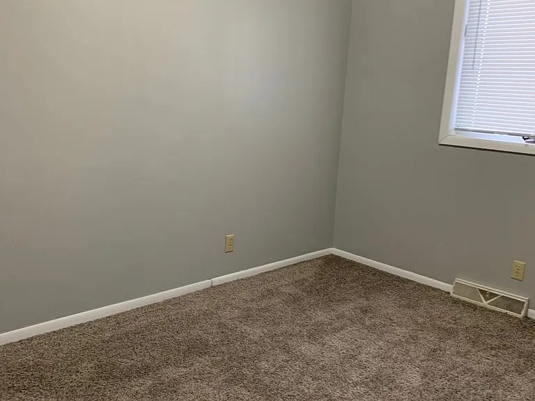 208 Market Pl — Photo 4