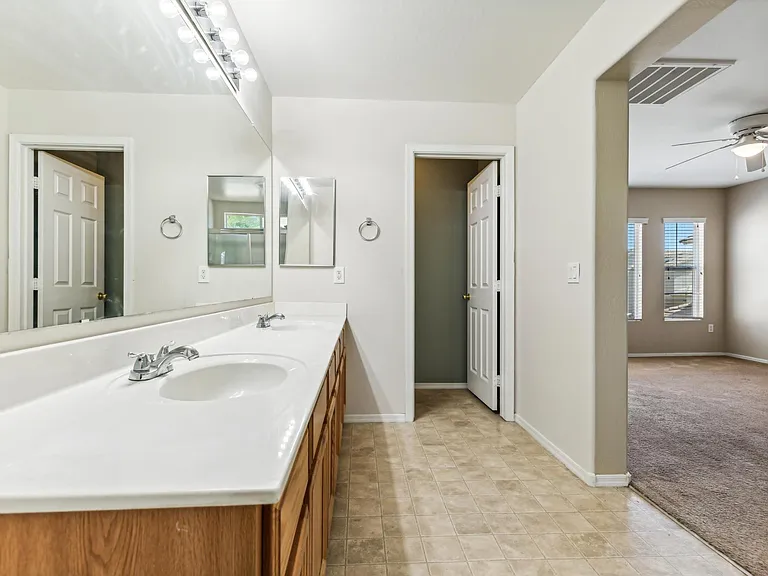 3011 W Cavalry Dr — Photo 5