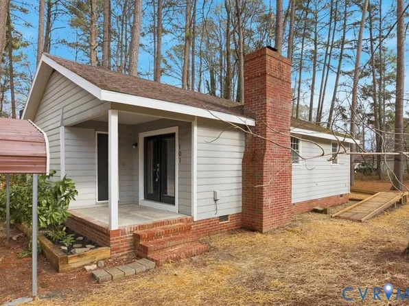 101 Pineview Dr, Hartfield, VA 23071