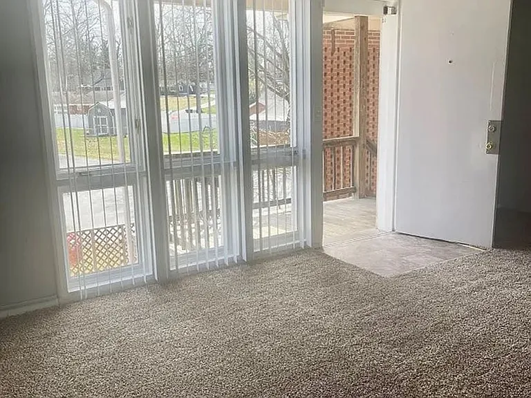 300-315 Moundale Ct — Photo 3