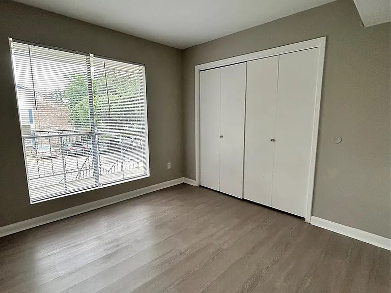 3900 Woodchase Dr #120 — Photo 9