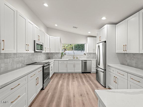 5th image of 637 N DAWN Circle