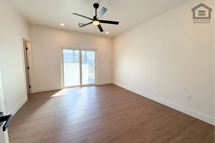 185 Sugarloaf St #1 — Photo 24