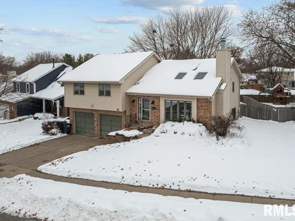 4545 Aspen Hills Cir, Bettendorf, IA 52722