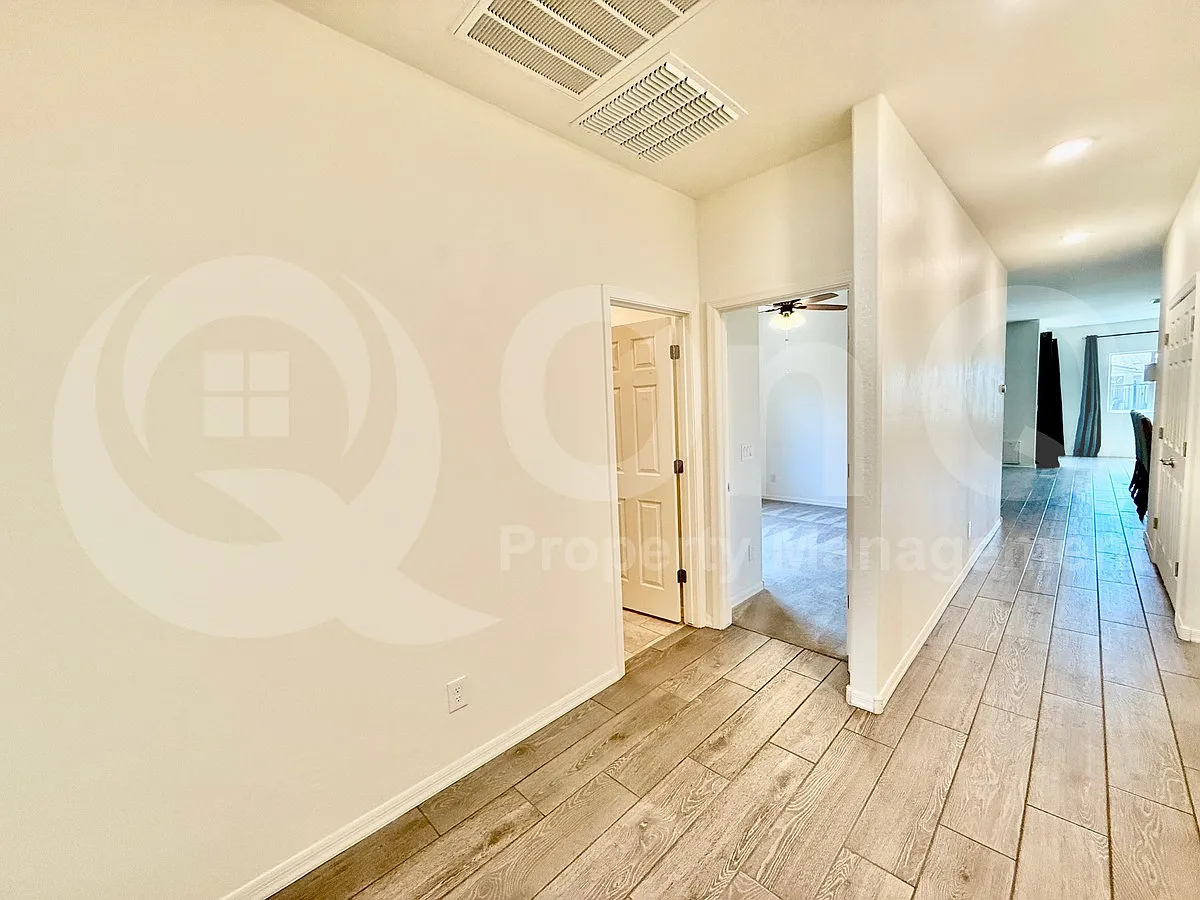 4 bed, 2.0 bath, 1558 sqft, $2,500 — Photo 4