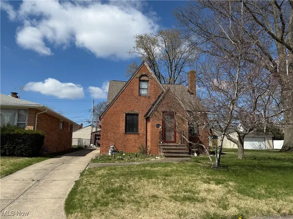 7808 Lanyard Dr, Parma, OH 44129