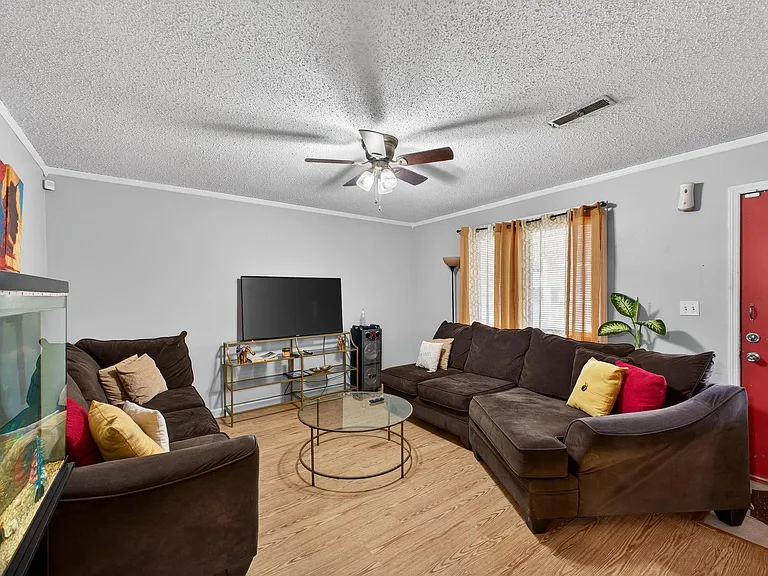 2914 Cumberland Dr — Photo 5