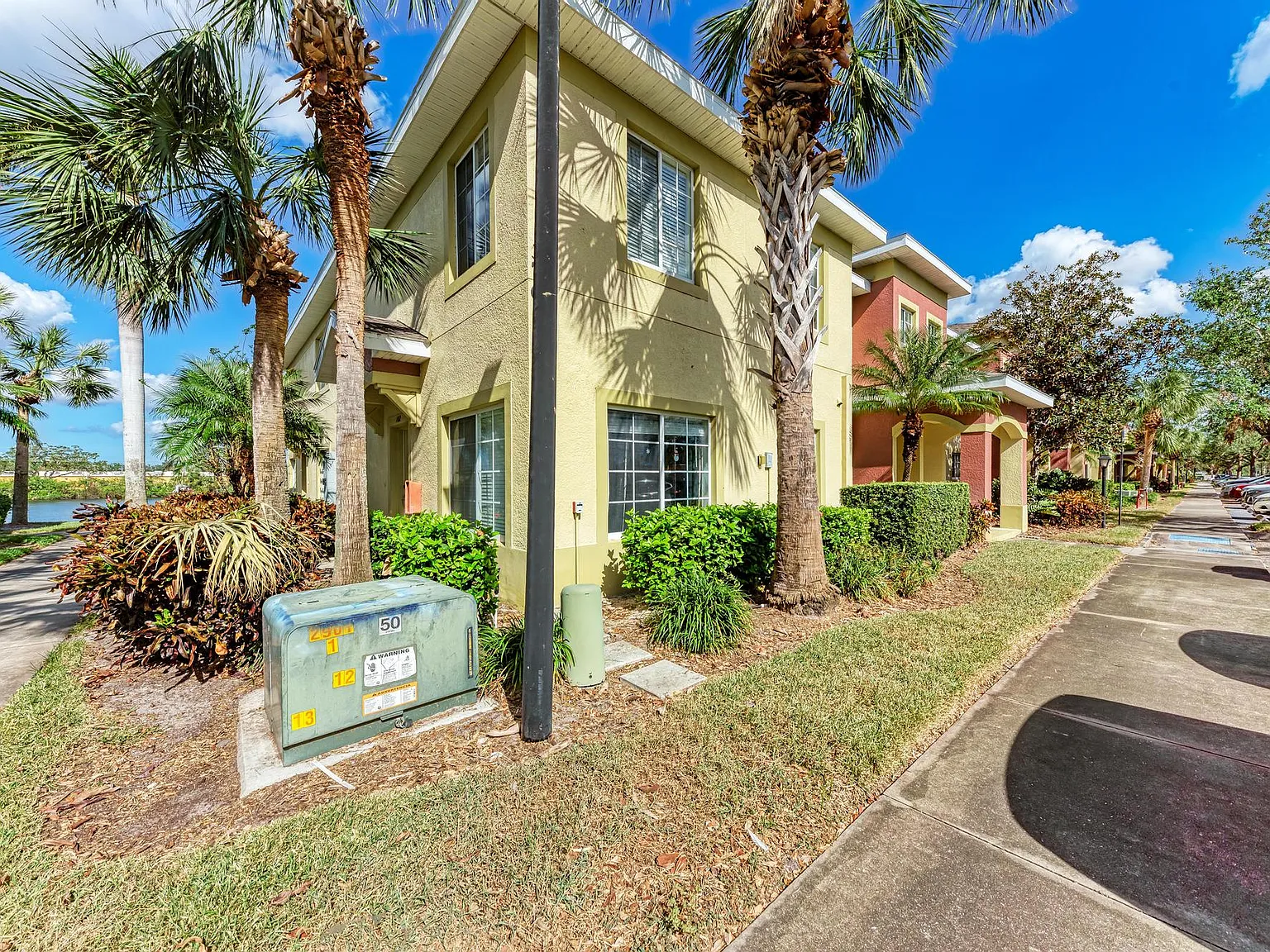 2 bed, 2.5 bath, 1429 sqft, $1,800 — Photo 2