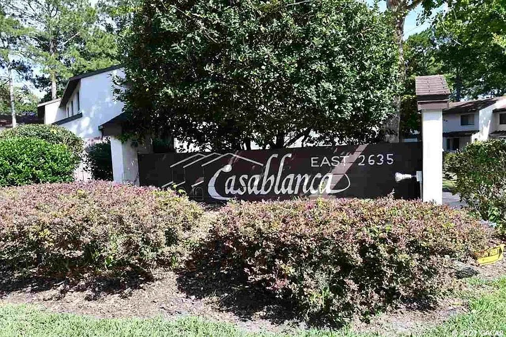 2 bed, 1.5 bath, 900 sqft, $1,350 — Photo 1