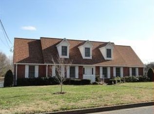 613 Hollyhill Rd, Johnson City, TN 37604