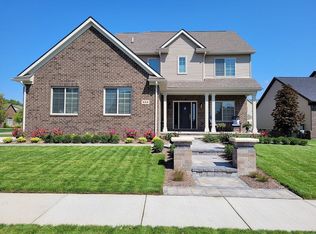 882 W Bay Shore Dr, Oxford, MI 48371