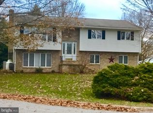 7 Heatherwood Dr, Dillsburg, PA 17019