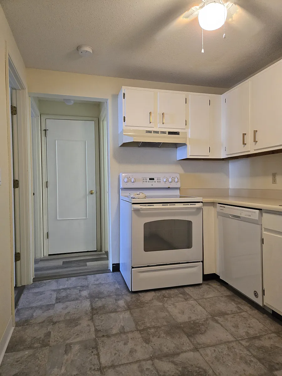 Building Photo - 20 Wolf Rd #B33