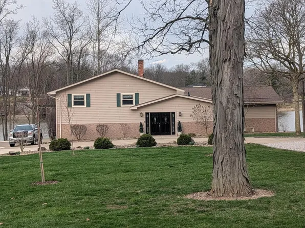 703 Holiday Dr, Willard, OH 44890