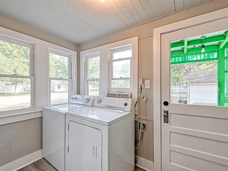 9314 Church St — Photo 26