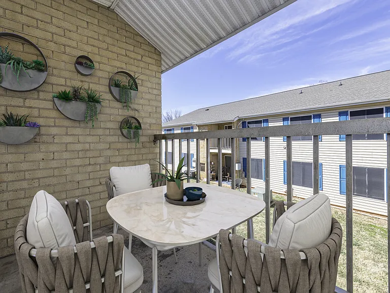 Signal Hill Apartments and Towhomes — Photo 20