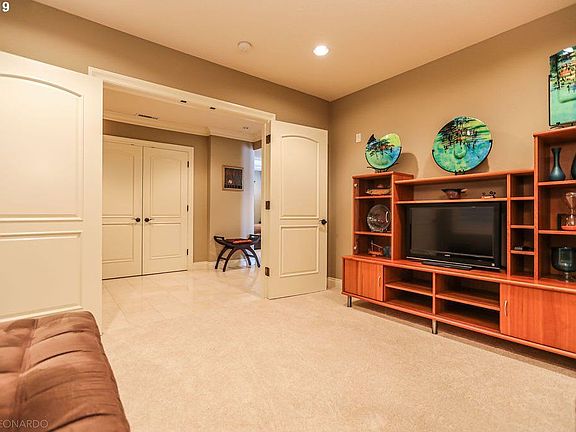 4th image of 5841 SE Columbia Way #204