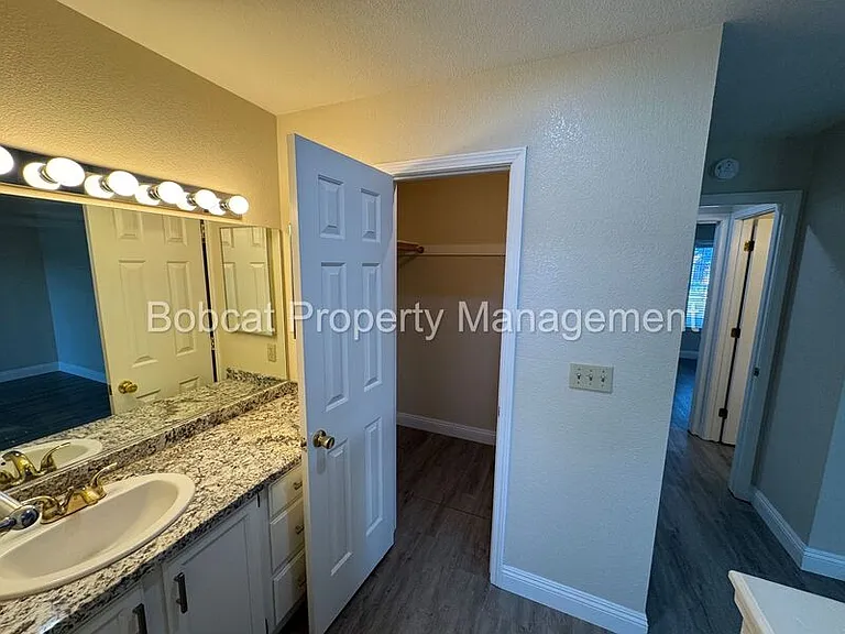 426 Springview Dr — Photo 20
