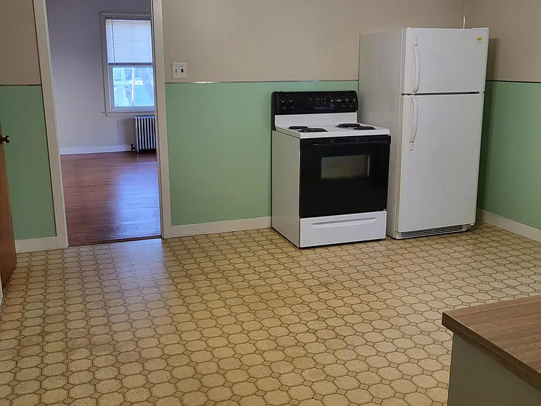 159 Walnut St #2 — Photo 4