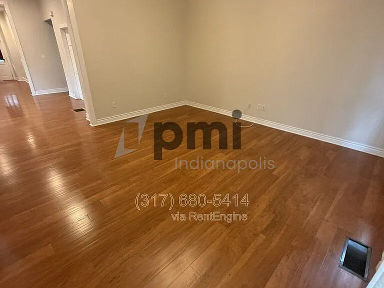 233 N East St — Photo 22