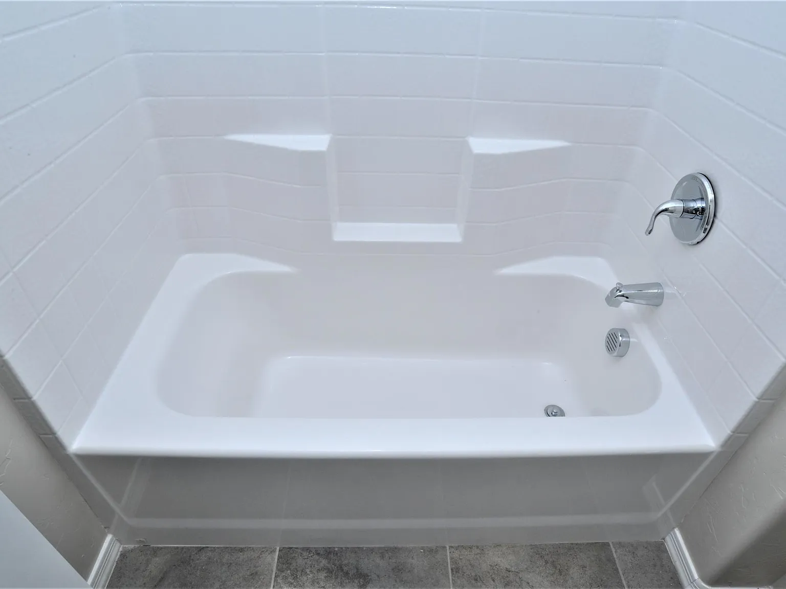 1218 E Blacklidge Dr — Photo 3