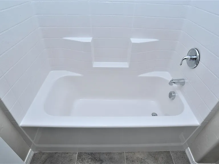 1218 E Blacklidge Dr — Photo 3