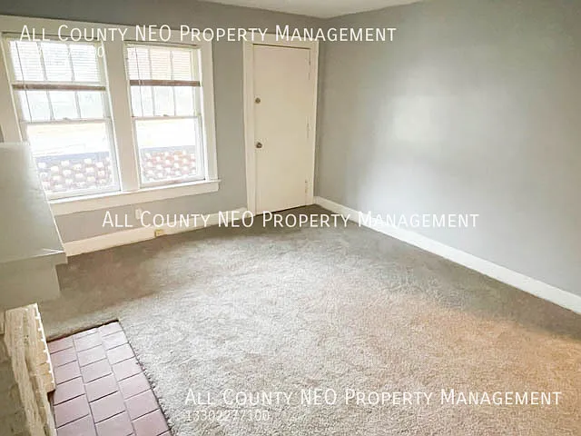 Bright 2-Bedroom Apartment with New Carpets Don't Wait!! — Photo 3