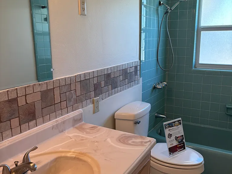 1709 Lakeview Ter — Photo 7