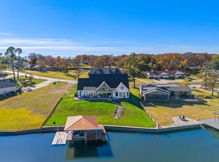 423 Kiowa Dr W, Lake Kiowa, TX 76240