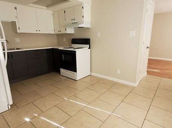 2nd image of 11101 Ventura Pl NE #D