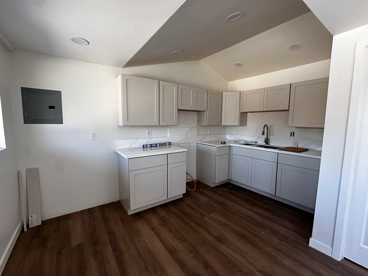 435 E St — Photo 3