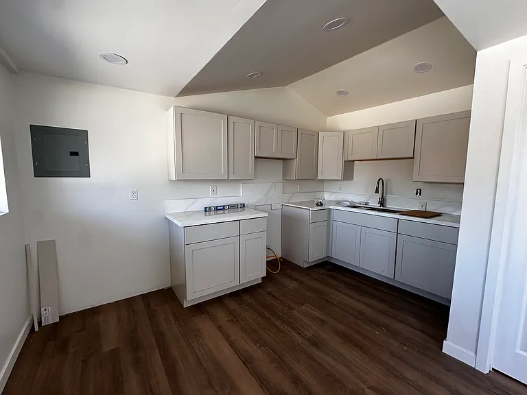 435 E St #B — Photo 3