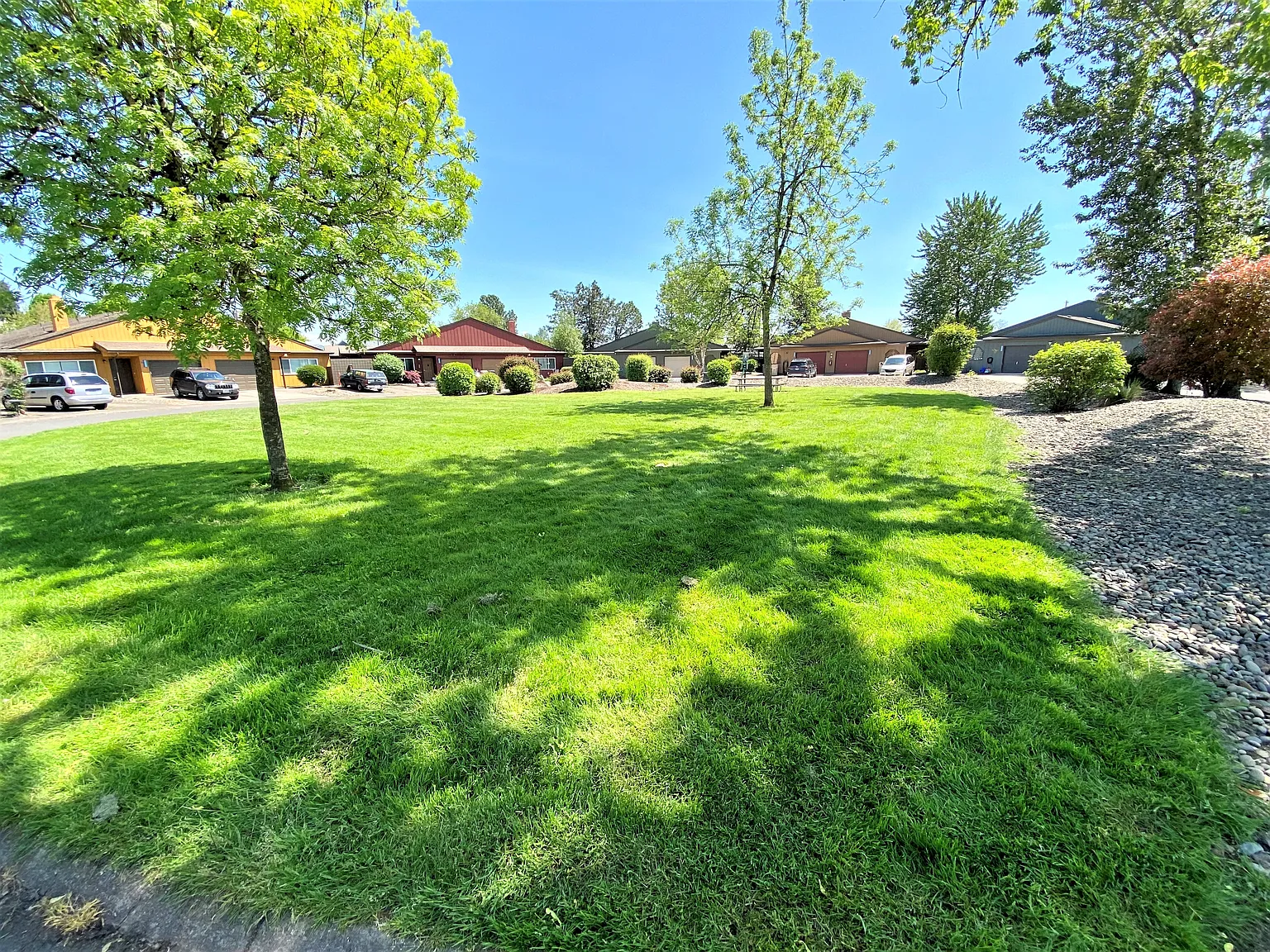 Sunrise Park Apartments — Photo 2
