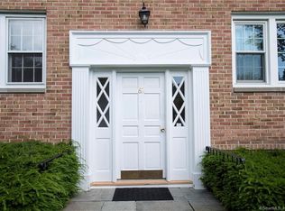82 Heritage Hill Rd APT A, New Canaan, CT 06840