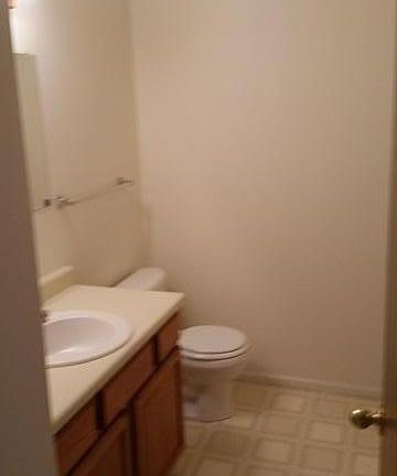 4th image of 2121 35th Ave APT 19