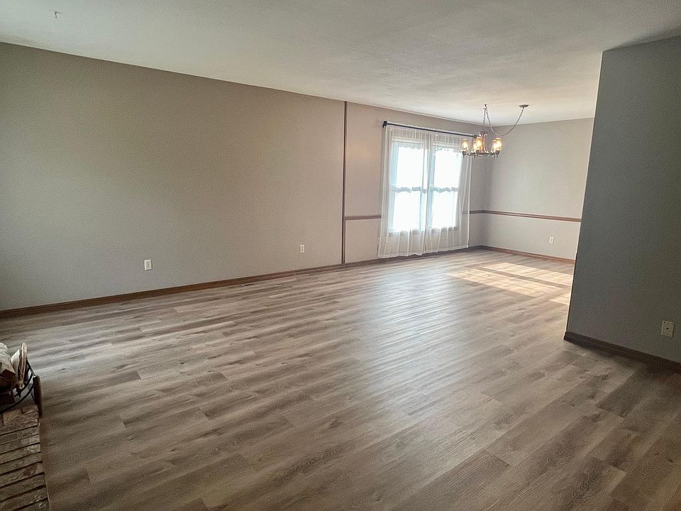 New vinyl plank flooring. Large living and dining room combo.