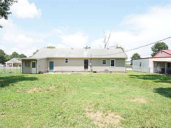 3rd image of 811 Chautauqua Ln