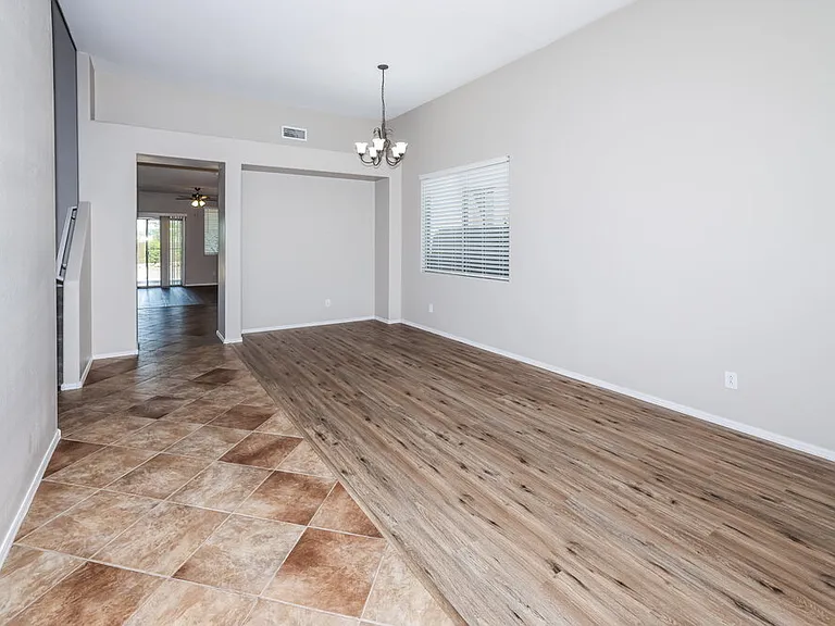 40810 N Hudson Ct — Photo 7