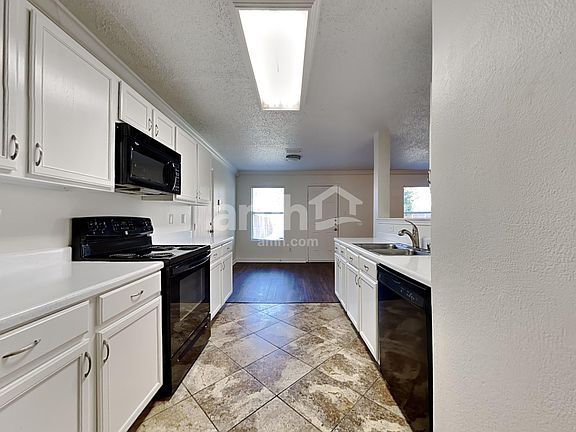 3rd image of 2705 Gold Hill Dr