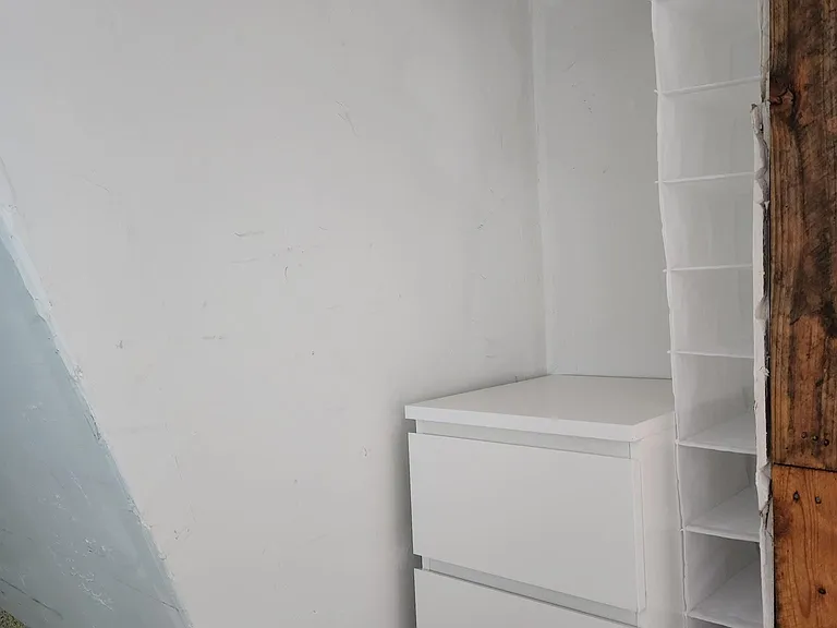 Bedroom 4 closet