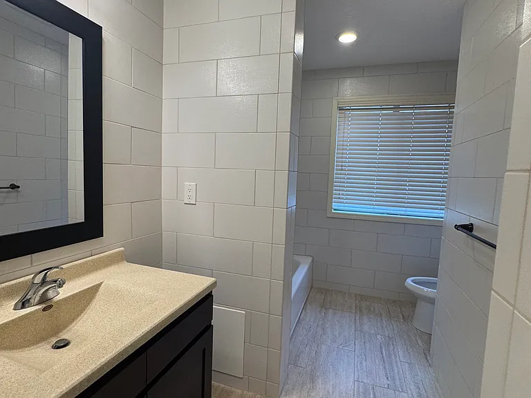 1975 Wilson Ave #8 — Photo 23