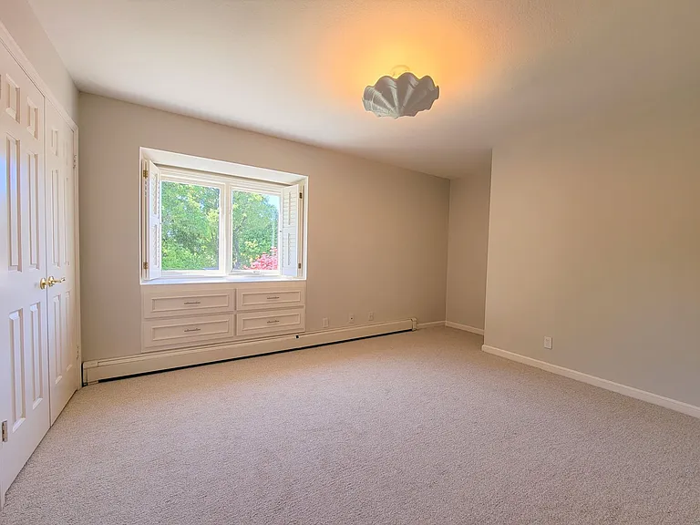 345 Selby Ln — Photo 19