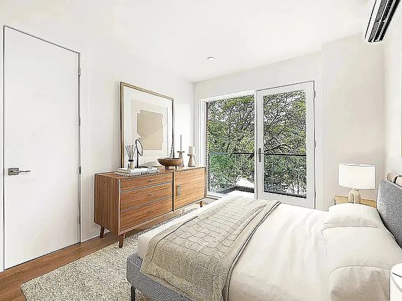 2nd image of 643 E 7th St #1D