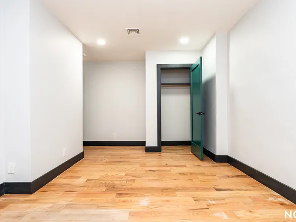 404 Onderdonk Avenue image 13 of 22