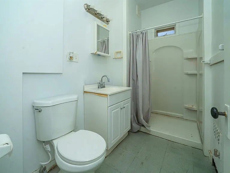 39 Strathmore Rd #2 — Photo 7