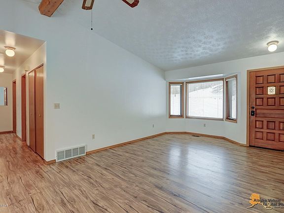 5th image of 951 N Plymouth Cir